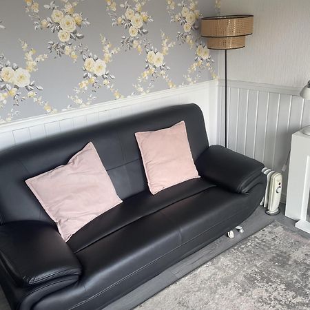 Charming Chalet Nestled In Heart Of Clarach Bay Aberystwyth Exterior foto