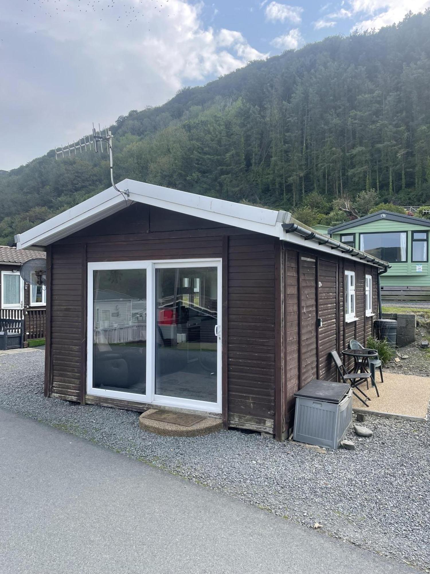 Charming Chalet Nestled In Heart Of Clarach Bay Aberystwyth Exterior foto