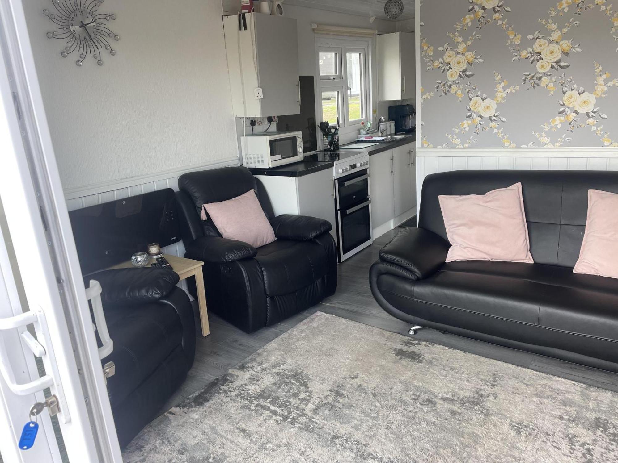 Charming Chalet Nestled In Heart Of Clarach Bay Aberystwyth Exterior foto